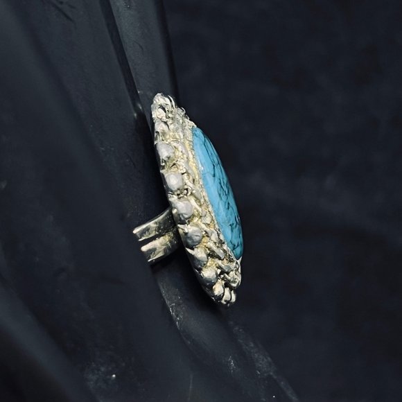 Vintage Chunky Faux Turquois Adjustable Ring (R351) - Picture 4 of 6